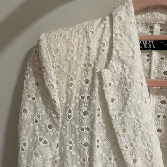 Zara Embroidered Eyelet Blazer Size Medium - Picture 9 of 10